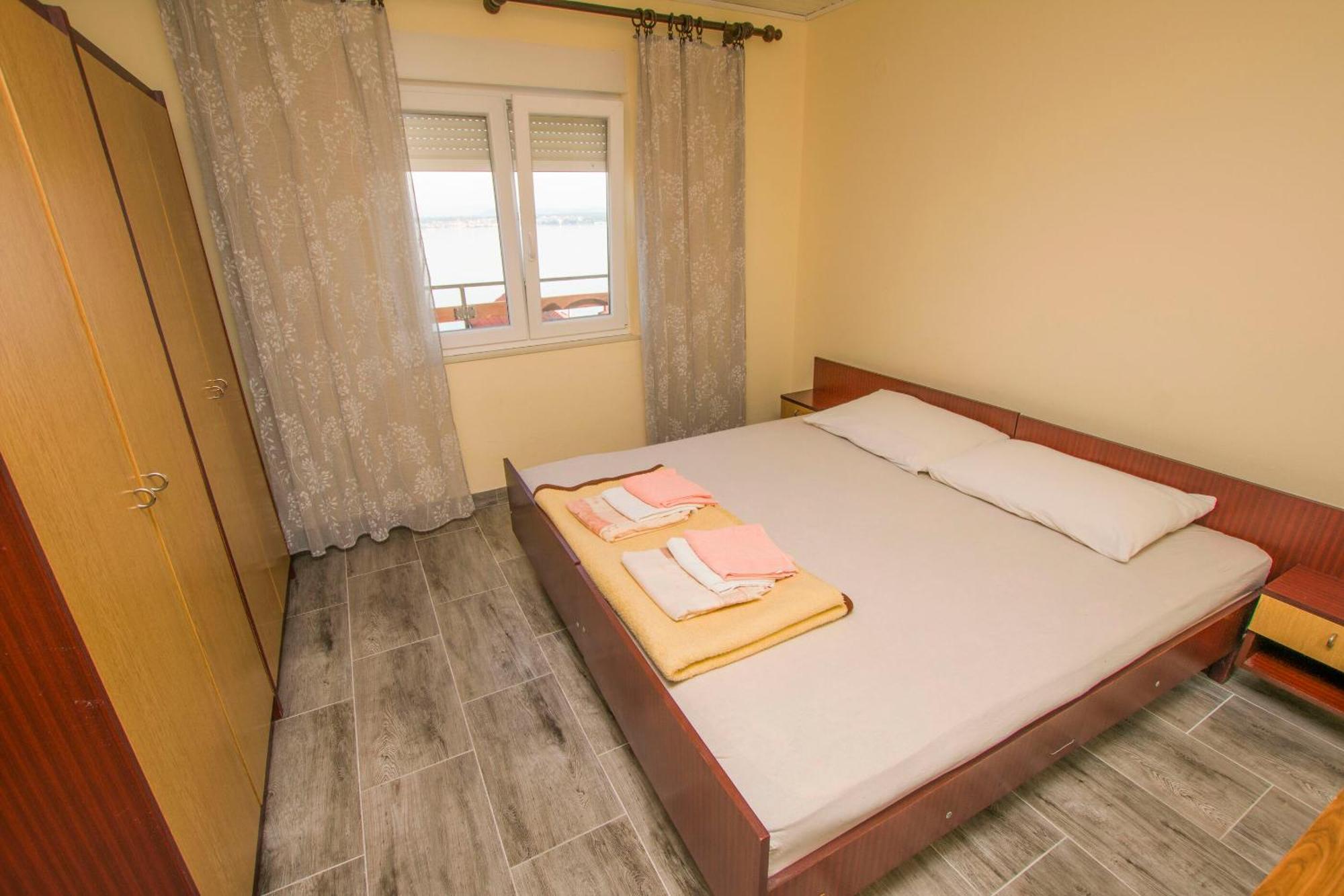 Apartment Marin Ткон Екстериор снимка